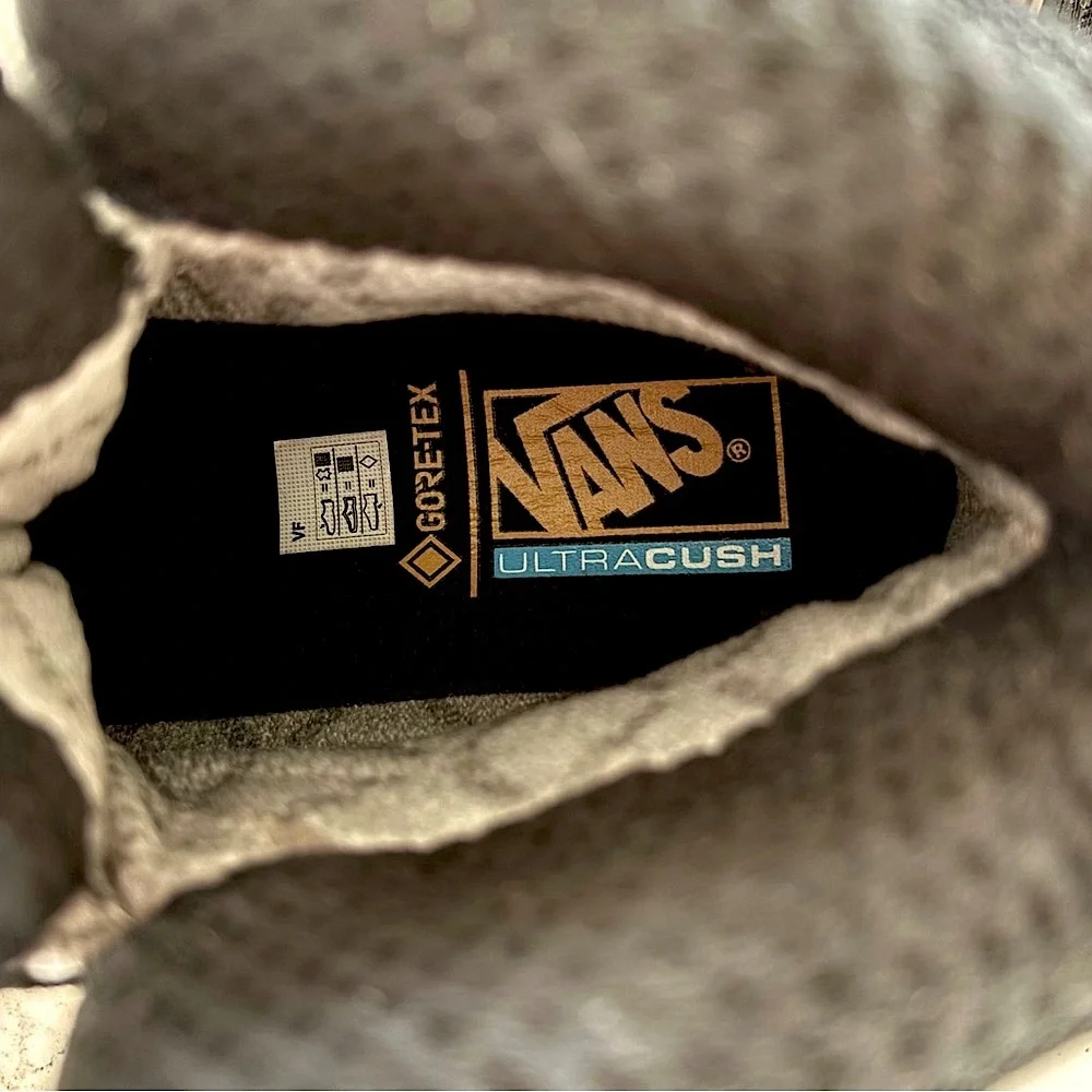 RARE Vans Ultrarange EXO Hi GORE-TEX MTE-3 Boot
Black Gold High-Top Sneakerboots - Picture 12 of 16